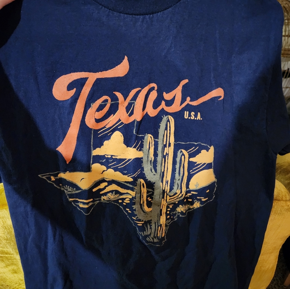 Men's Medium NWOT Texas Columbia/Hybrid t shirt